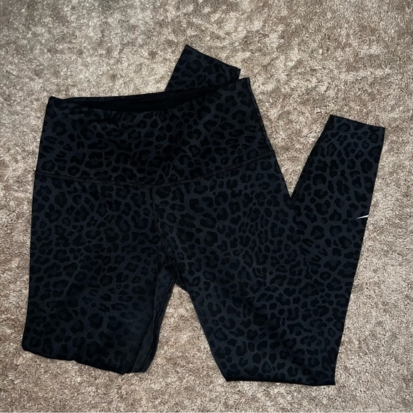 Nike Women's Dri-Fit One High Rise Animal Printed Leggings Size Small - Picture 12 of 12